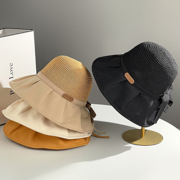 Novi model slamnatog šešira s tekstilnim šilterom i trakom