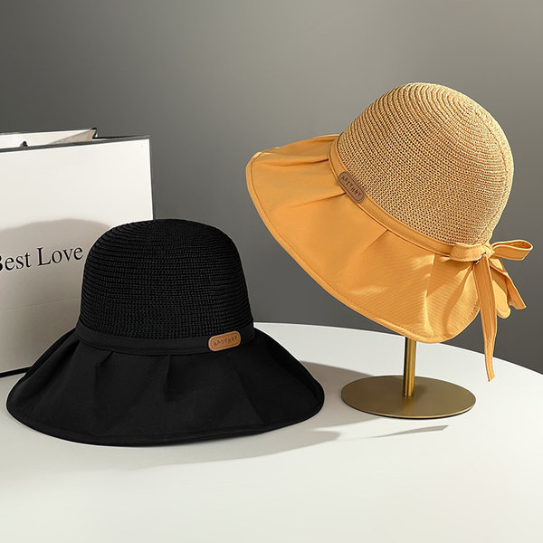 Novi model slamnatog šešira s tekstilnim šilterom i trakom