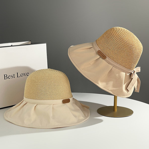 Novi model slamnatog šešira s tekstilnim šilterom i trakom