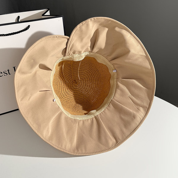 Novi model slamnatog šešira s tekstilnim šilterom i trakom