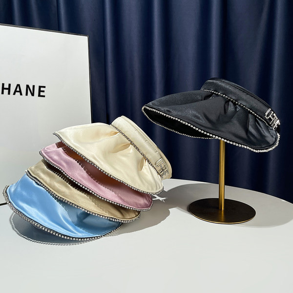 Ženski šešir - s karikom i kamenčićima