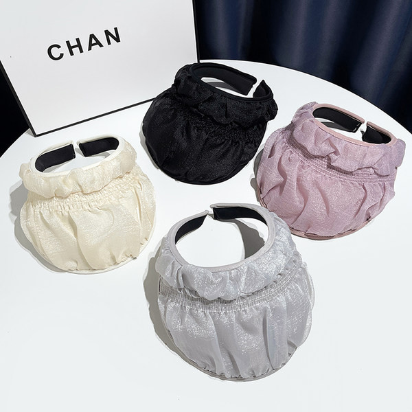 Tekstilni vizir sa skupljenim efektom