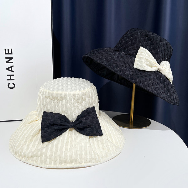 Ženski ljetni šešir s trakom - bijela i crna boja