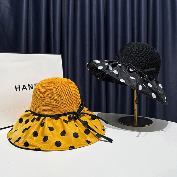 Ljetni slamnati šešir s tekstilnim šilterom