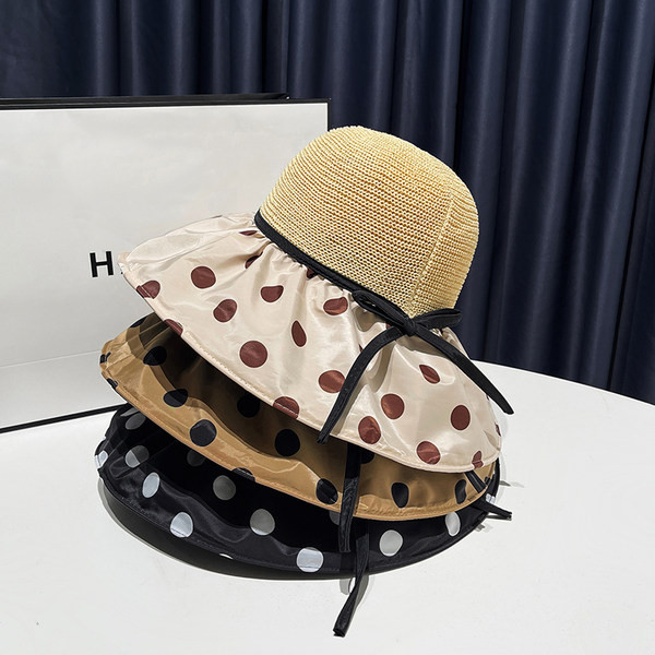 Ljetni slamnati šešir s tekstilnim šilterom