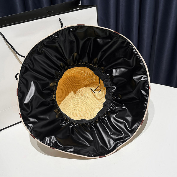 Ljetni slamnati šešir s tekstilnim šilterom