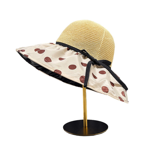 Ljetni slamnati šešir s tekstilnim šilterom