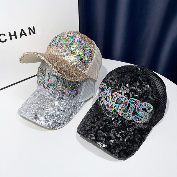 Ženska kapa sa šilterijom i šljokicama