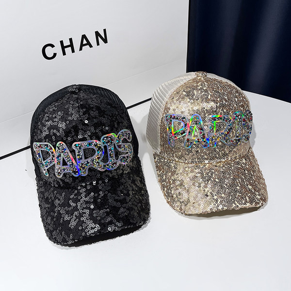 Ženska kapa sa šilterijom i šljokicama