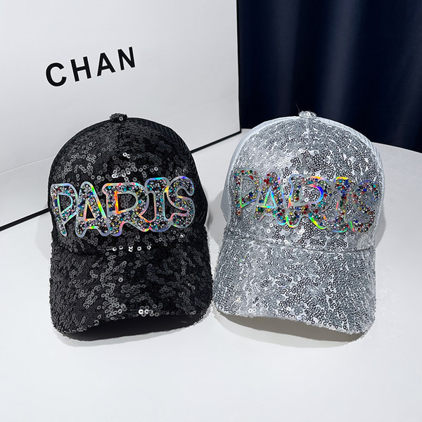 Ženska kapa sa šilterijom i šljokicama