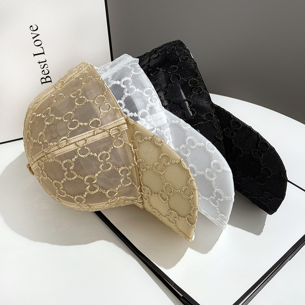 Ženski šešir s mrežastim šilterom i vezom