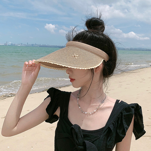 Plataus krašto šiaudinis skydelis