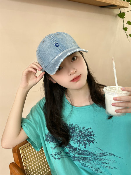 Ležerna ženska traper kapa sa šiltom