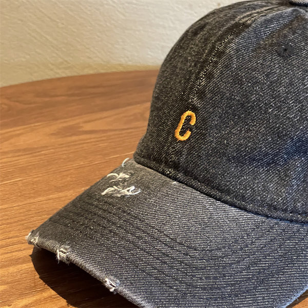 Γυναικείο τζιν καπέλο με κέντημα και γείσο