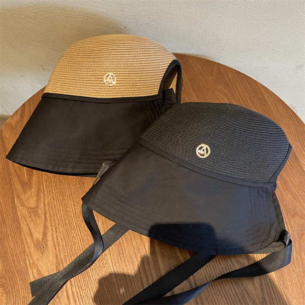 Šešir za sunčanje s obodom i metalnim elementom