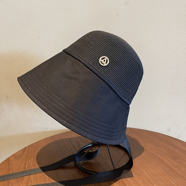 Šešir za sunčanje s obodom i metalnim elementom