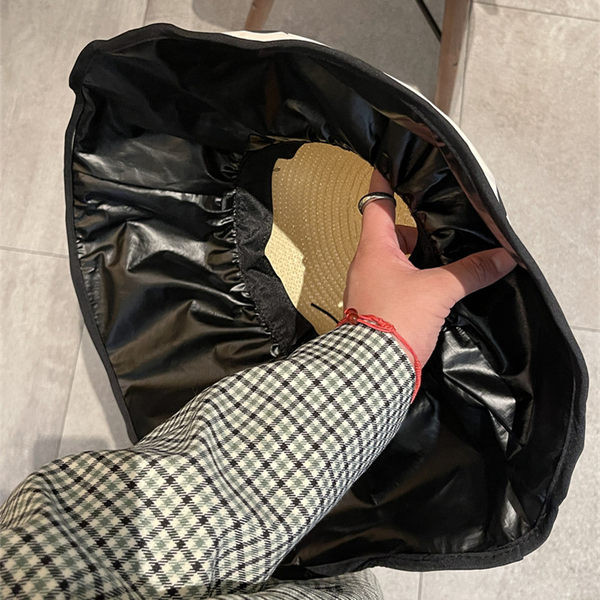 Ljetni ženski šešir sa širokim obodom na točkice