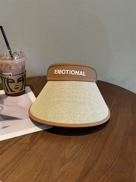 Pălărie de soare pentru femei - cu o vizor mare