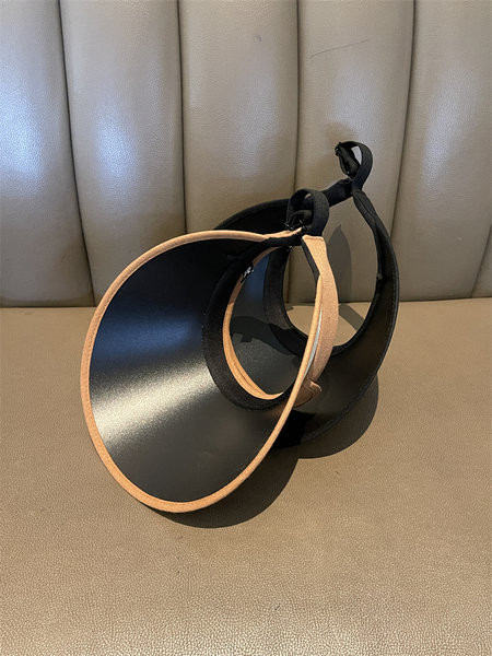 Pălărie de soare pentru femei - cu o vizor mare