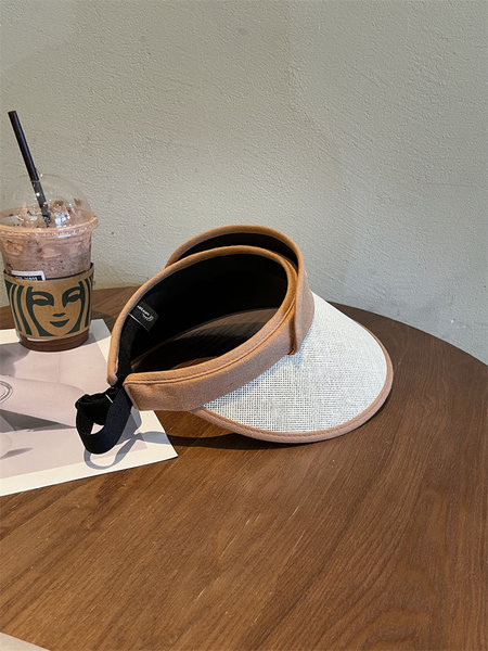 Pălărie de soare pentru femei - cu o vizor mare