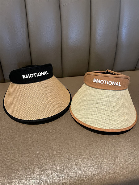 Pălărie de soare pentru femei - cu o vizor mare