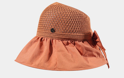 Μοντέρνο καλοκαιρινό καπέλο με κορδέλα