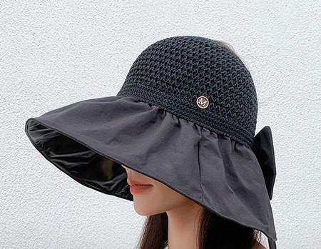 Μοντέρνο καλοκαιρινό καπέλο με κορδέλα