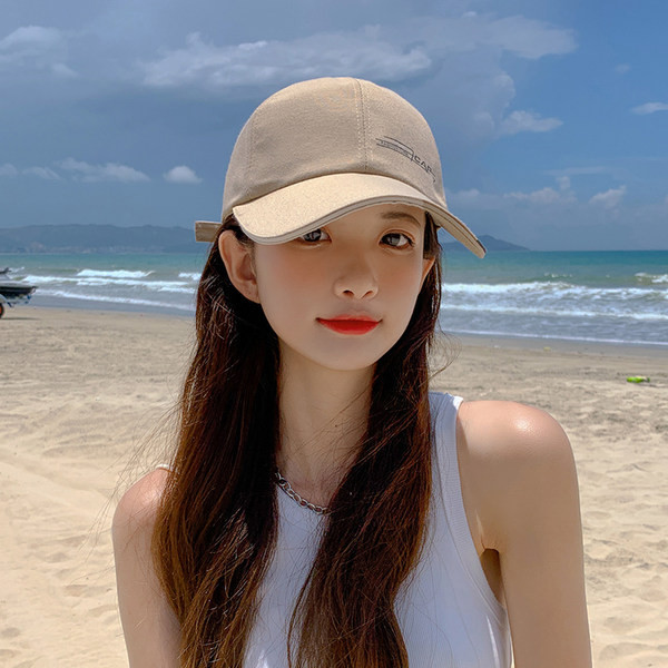 Dámsky ležérny klobúk s čiapkou a šiltom