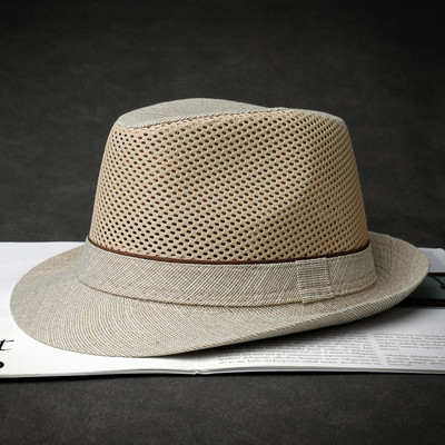 Vyriška kepurė iš kvėpuojančios medžiagos su dideliu krašteliu