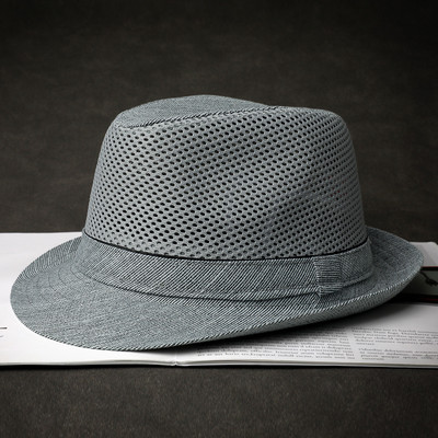 Vyriška kepurė iš kvėpuojančios medžiagos su dideliu krašteliu