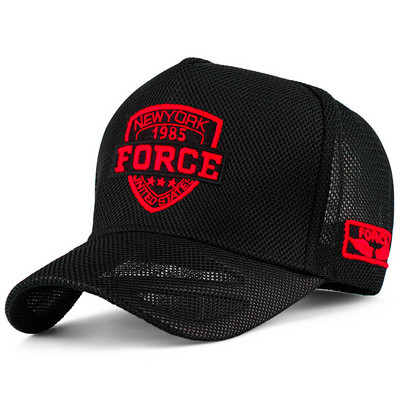 Мъжка бейзболна шапка от дишаща материя с бродиран надпис