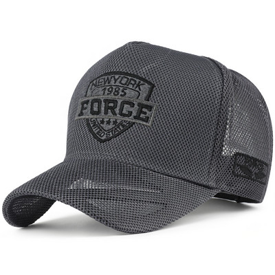 Мъжка бейзболна шапка от дишаща материя с бродиран надпис