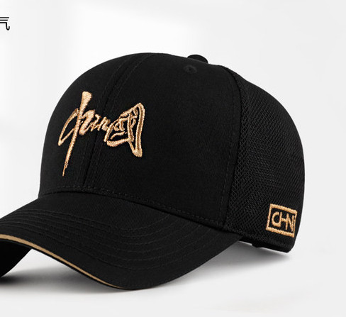 Мъжка текстилна шапка с бродиран надпис