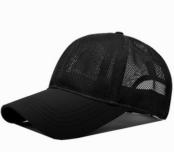 Текстилна шапка с козирка и мрежеста част