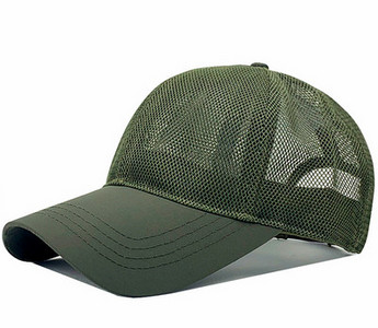 Текстилна шапка с козирка и мрежеста част