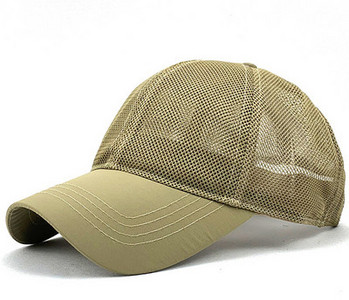 Текстилна шапка с козирка и мрежеста част