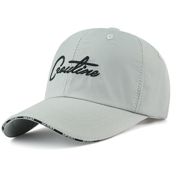 Лятна мъжка шапка с бродиран надпис