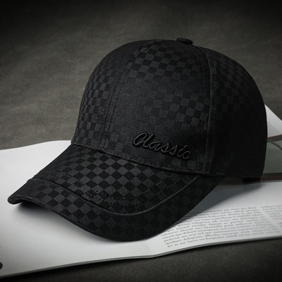 Лятна карирана шапка с бродиран надпис