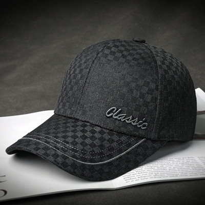 Лятна карирана шапка с бродиран надпис