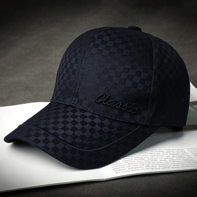 Лятна карирана шапка с бродиран надпис