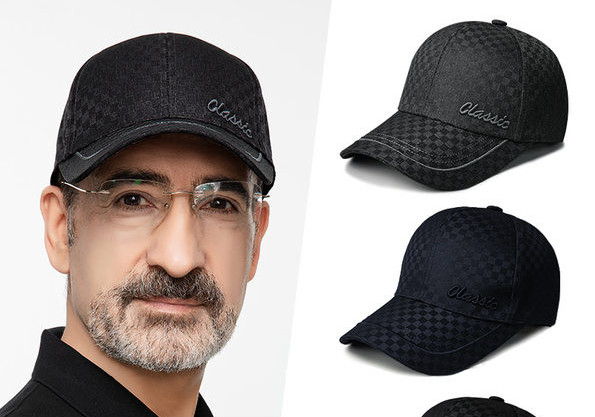 Лятна карирана шапка с бродиран надпис