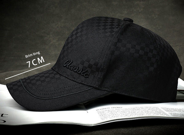 Лятна карирана шапка с бродиран надпис