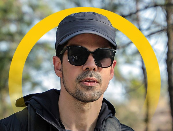 Мъжка шапка с козирка от бързосъхнеща материя подходяща за спорт