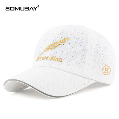 Мъжка бейзболна шапка от мрежеста материя с бродерия