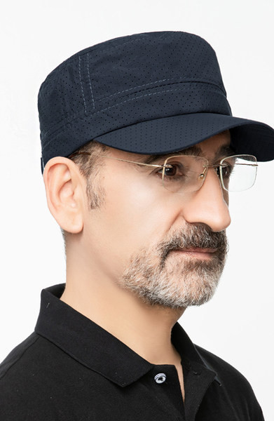 Мъжка шапка с къса периферия