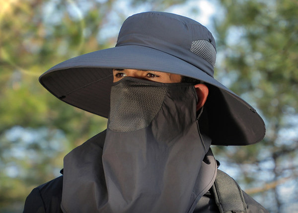 Мъжка шапка с широка периферия и UV защита