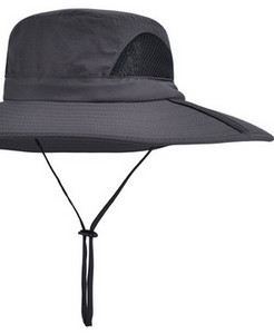 Muški ljetni šešir od prozračnog materijala pogodan za planinu