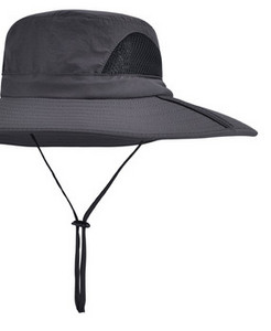 Muški ljetni šešir od prozračnog materijala pogodan za planinu