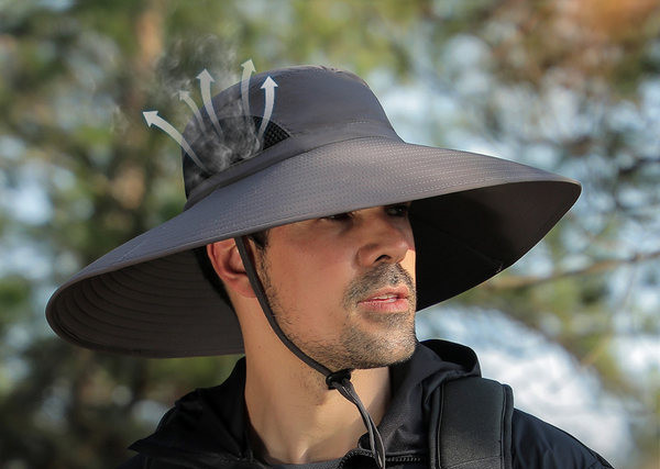 Muški ljetni šešir od prozračnog materijala pogodan za planinu