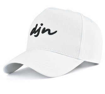 Мъжка текстилна шапка с козирка и бродиран надпис